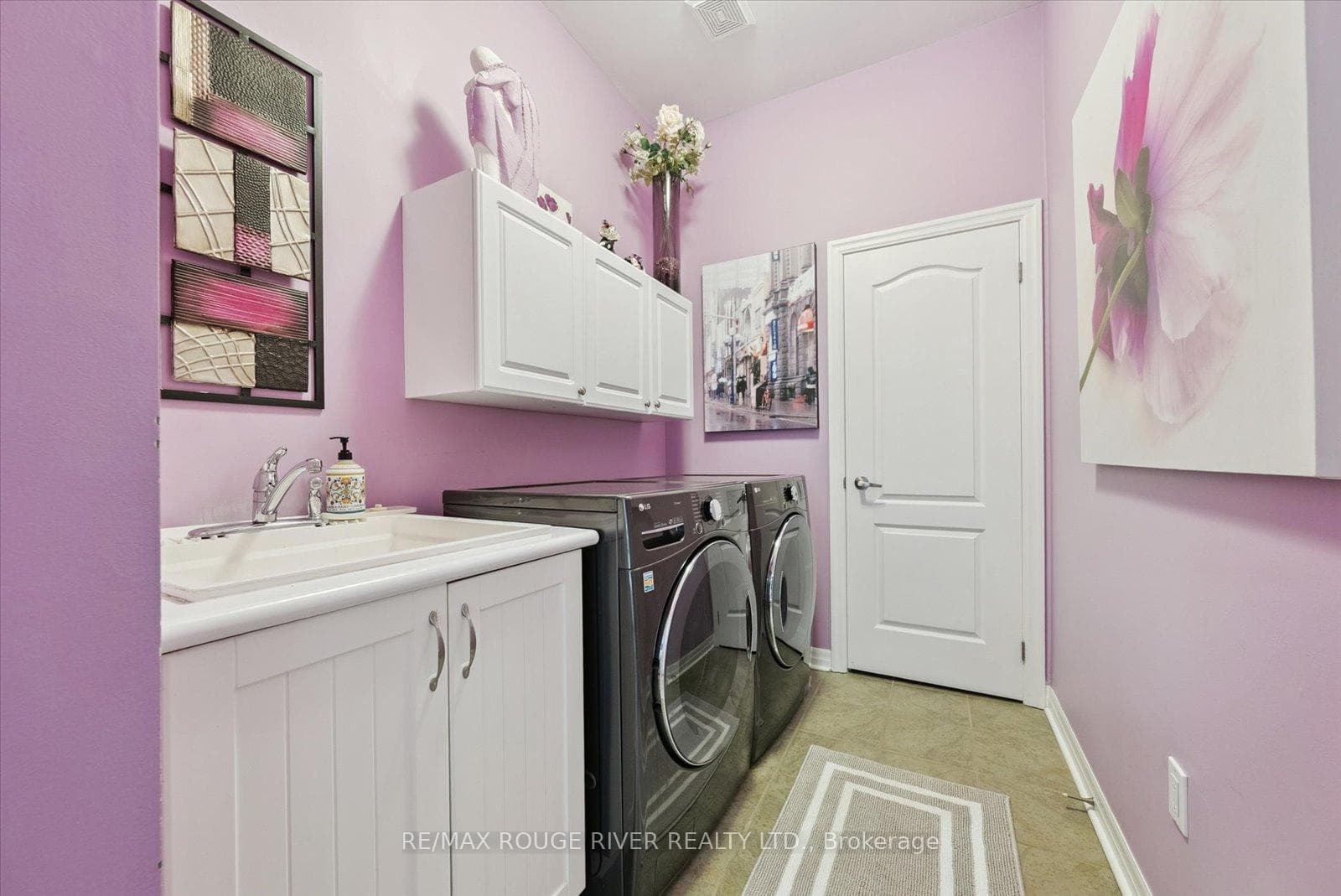 934 Red Deer Avenue photo 23