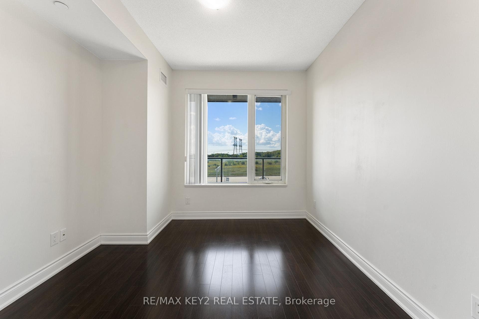 325 South Park Road Unit 611 photo 15