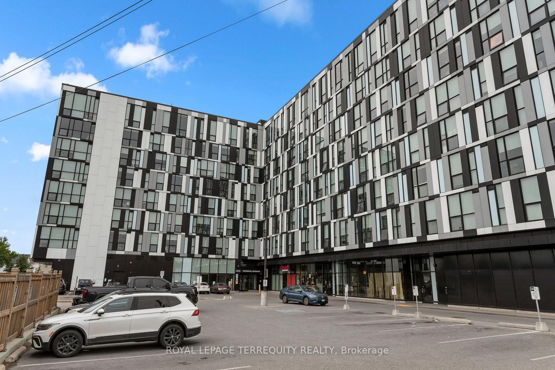 1900 Simcoe Street Unit 703 photo 1
