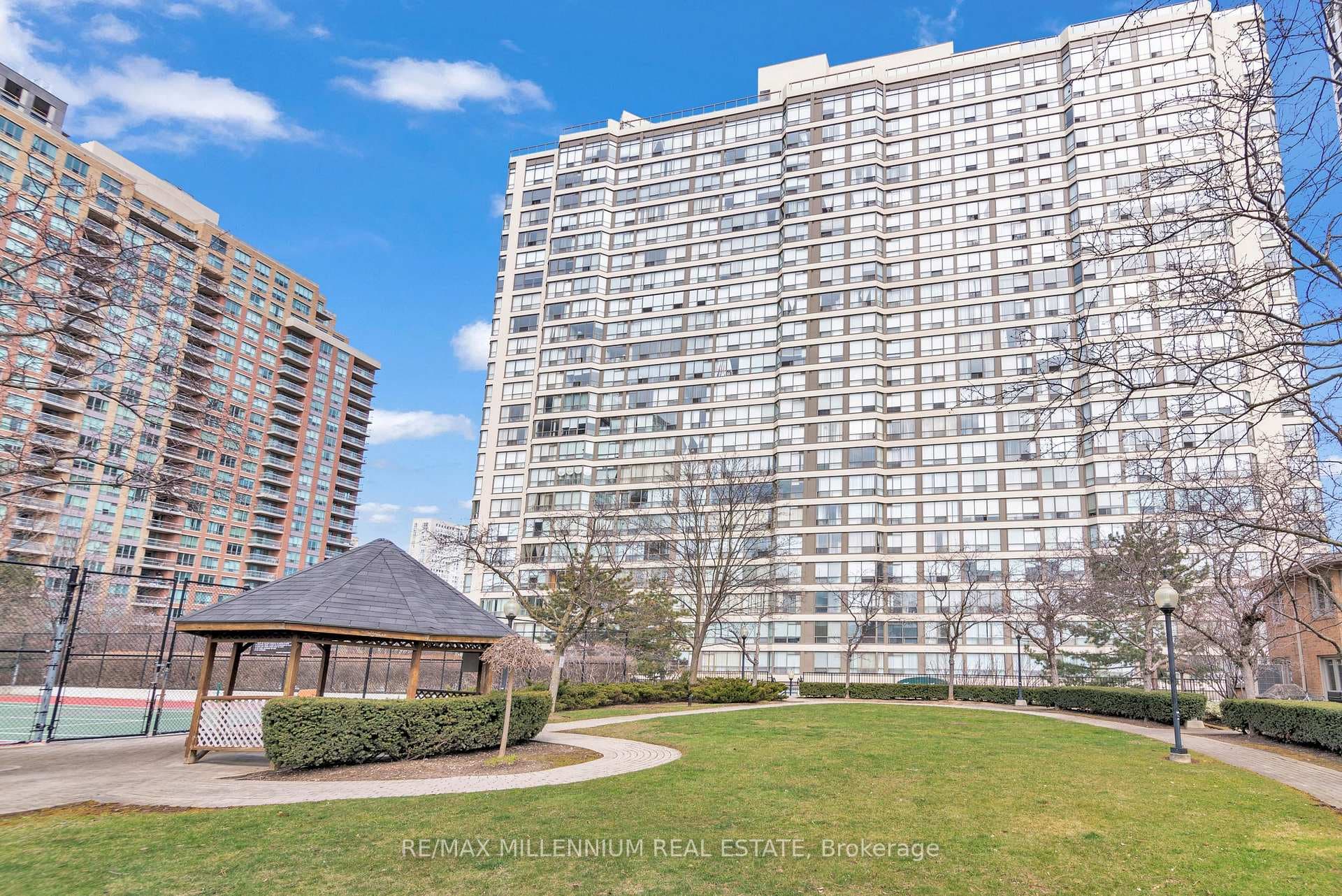 55 Elm Drive Unit 1211 photo 2
