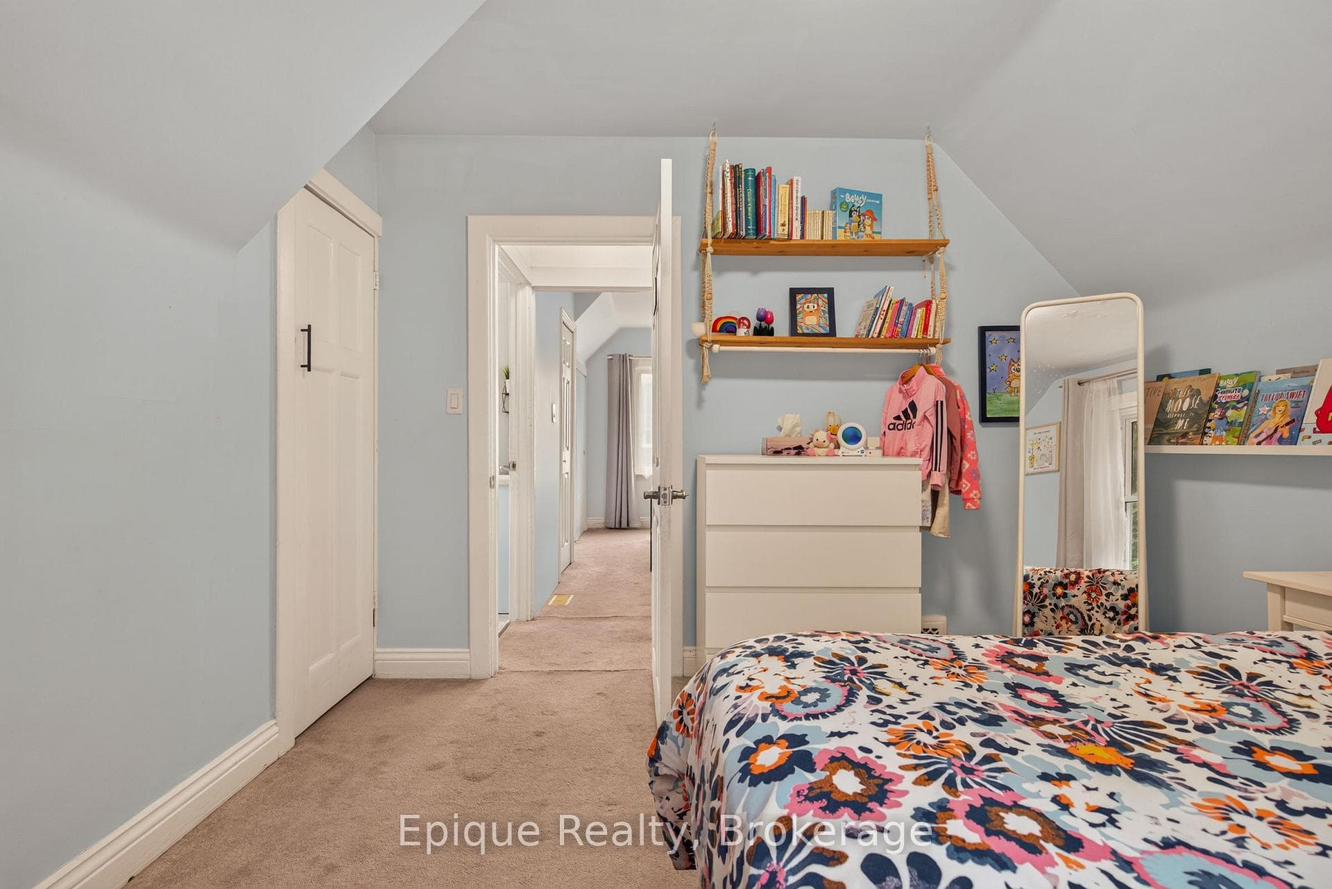 93 Graham Avenue photo 23