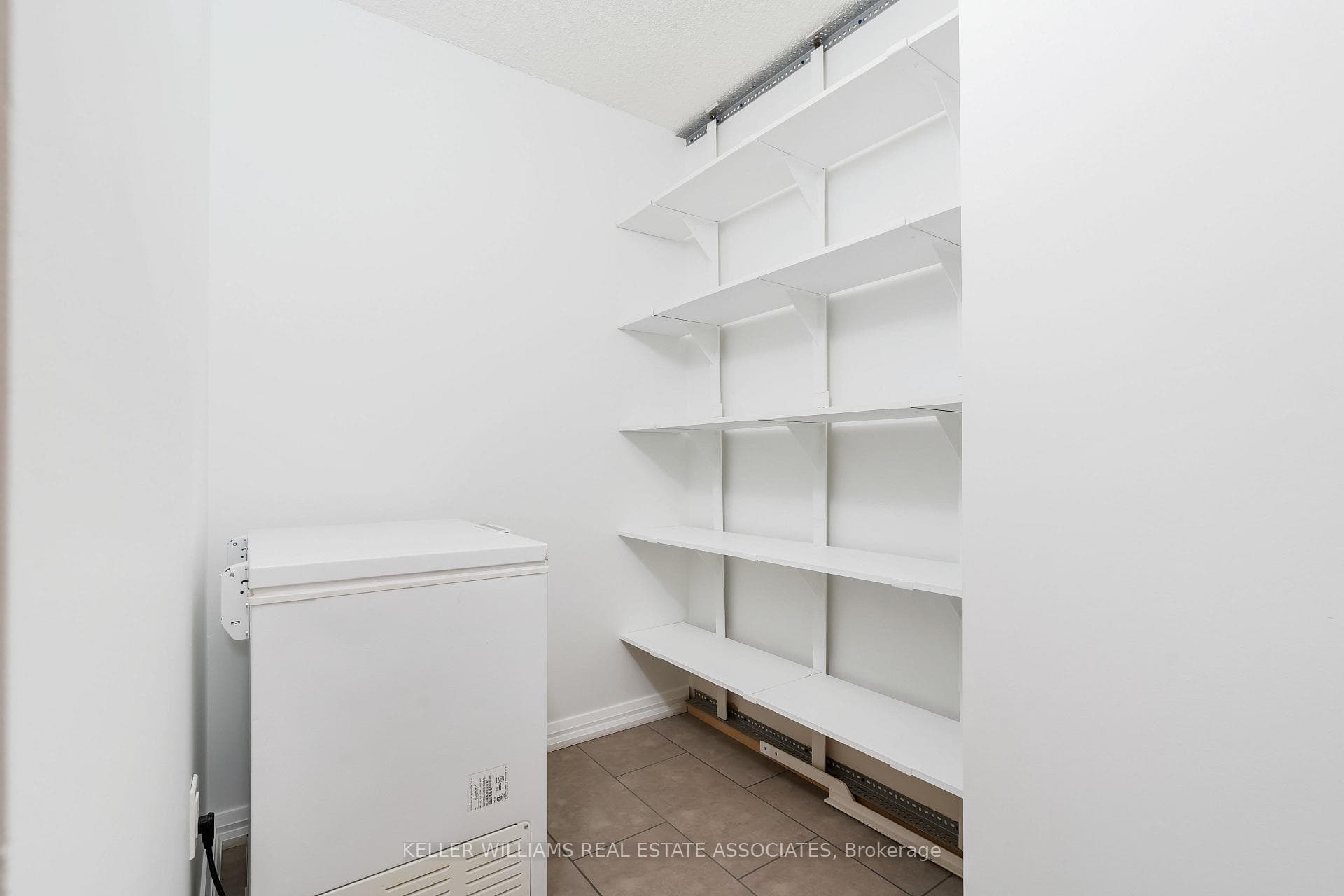 1515 Lakeshore Road Unit 710 photo 22
