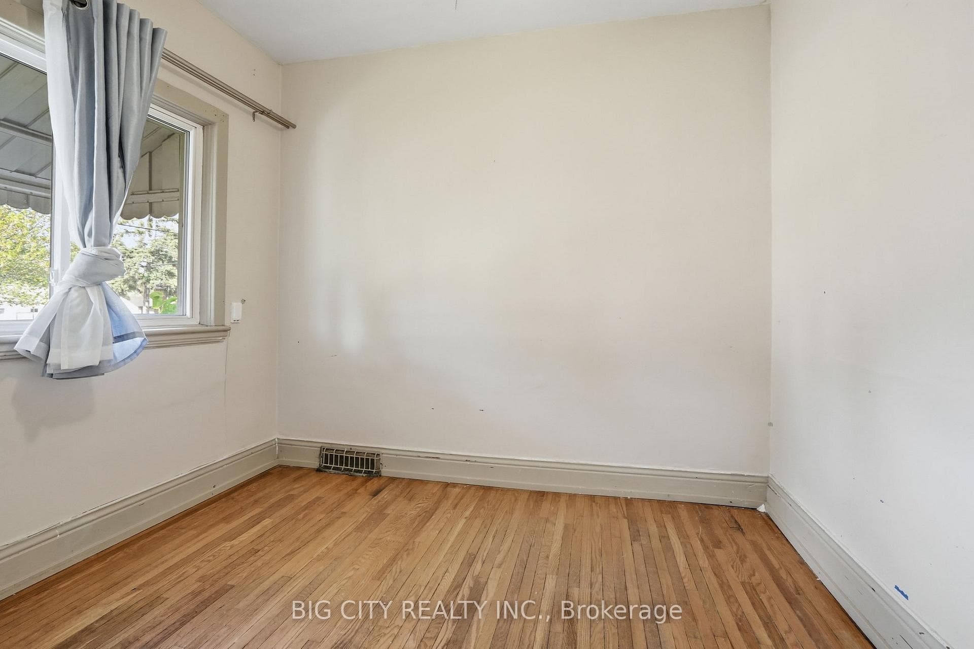 56 Holmes Avenue photo 6