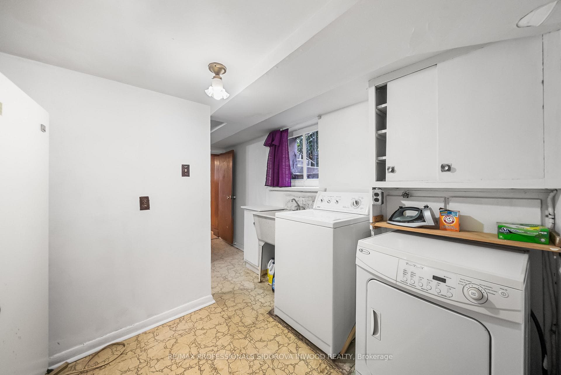 44 Golden Avenue photo 32