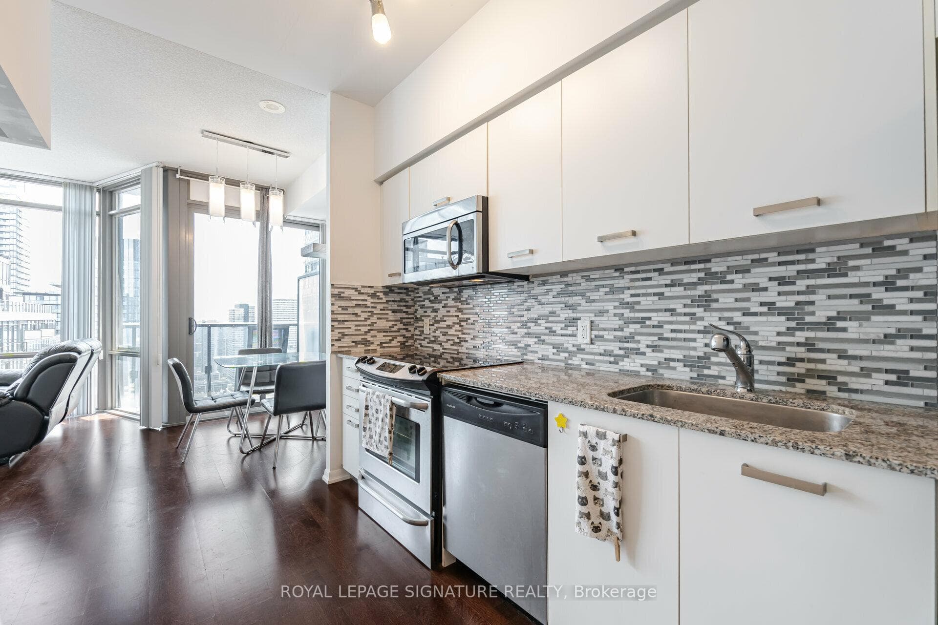 832 Bay Street Unit 3307 photo 6