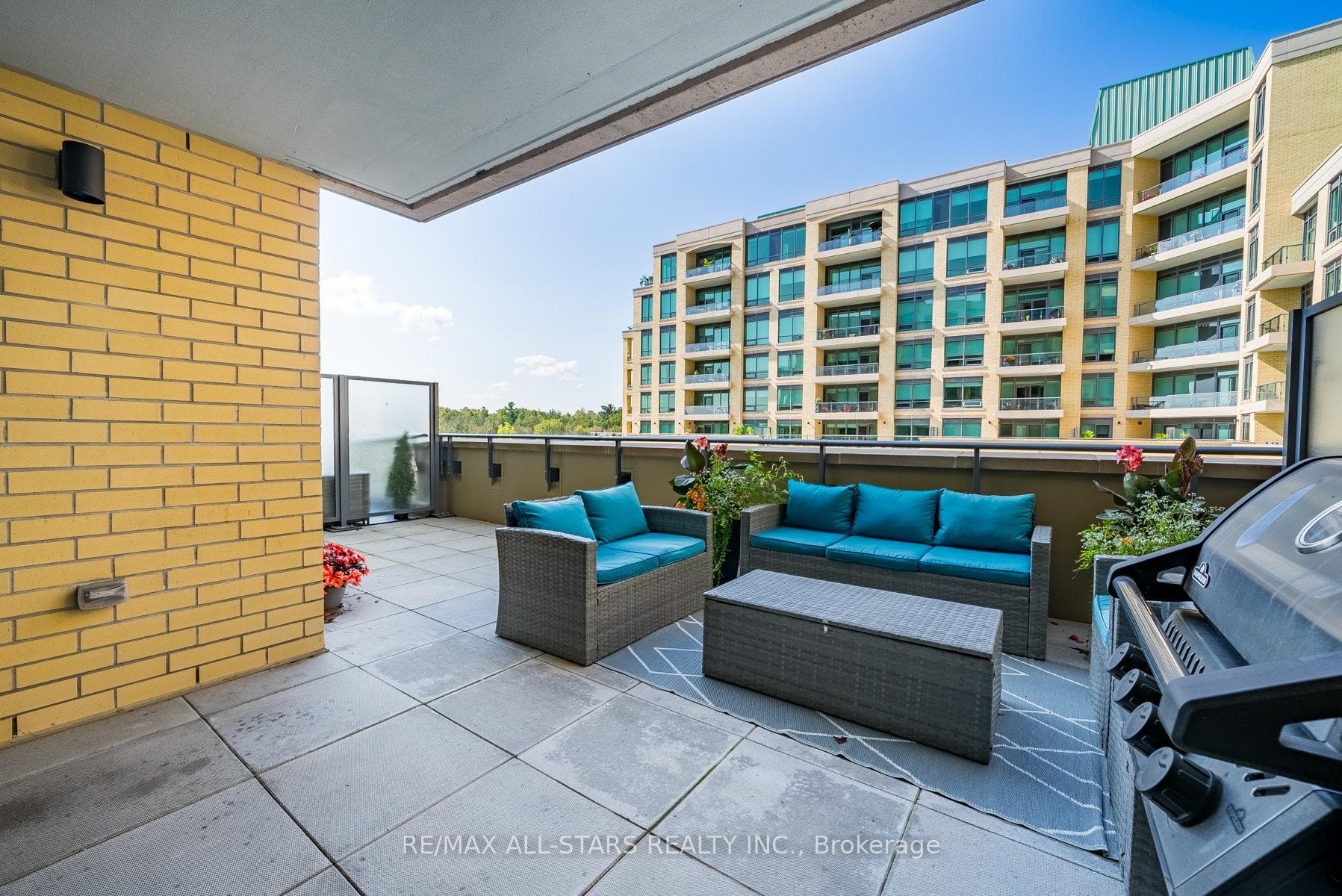 Oversized terrace w green views!