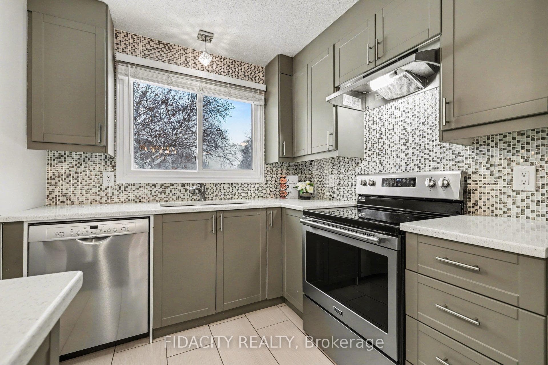 53 Morton Drive photo 11