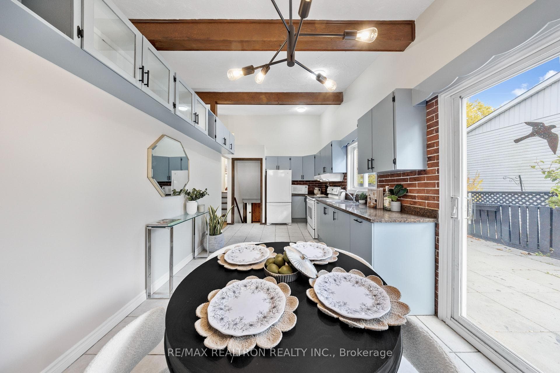 669 Annland Street photo 16