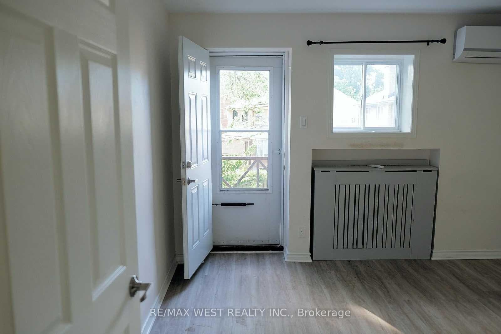 4992B Dundas Street Unit 2nd Flr photo 6