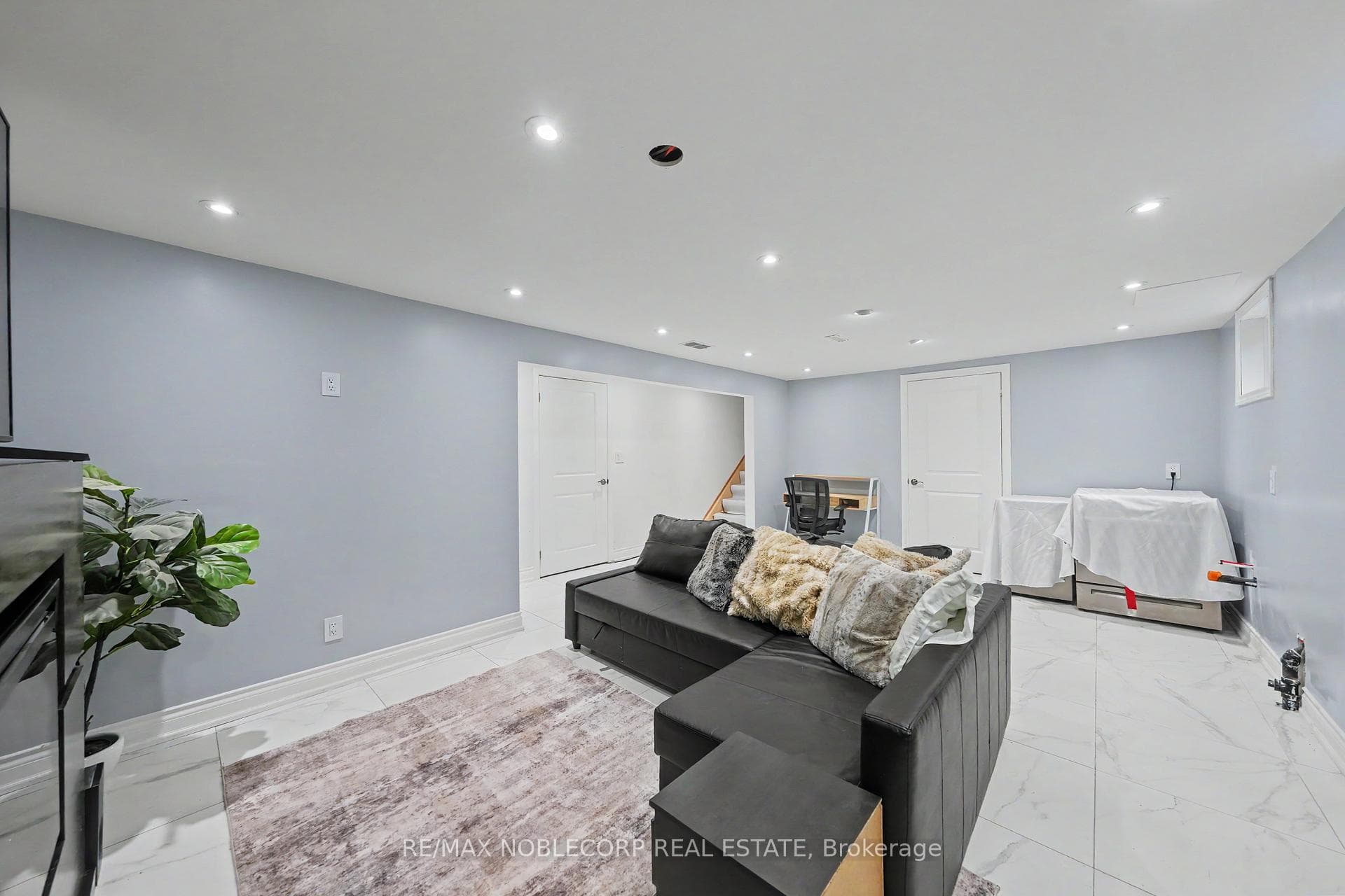 24 Maple Avenue photo 28