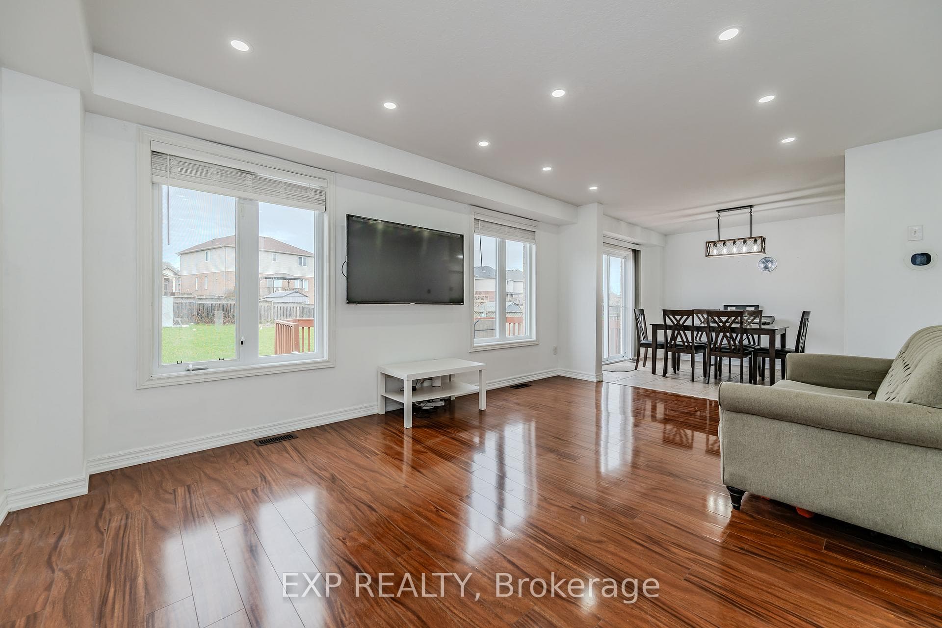 160 Provident Way photo 3
