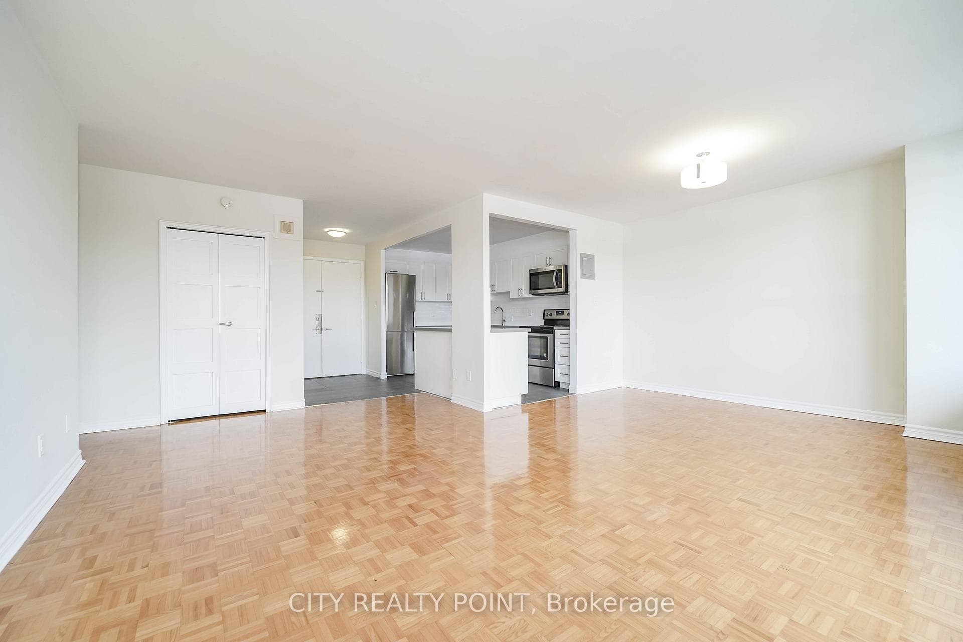 10 Shallmar Boulevard Unit PH6 photo 4