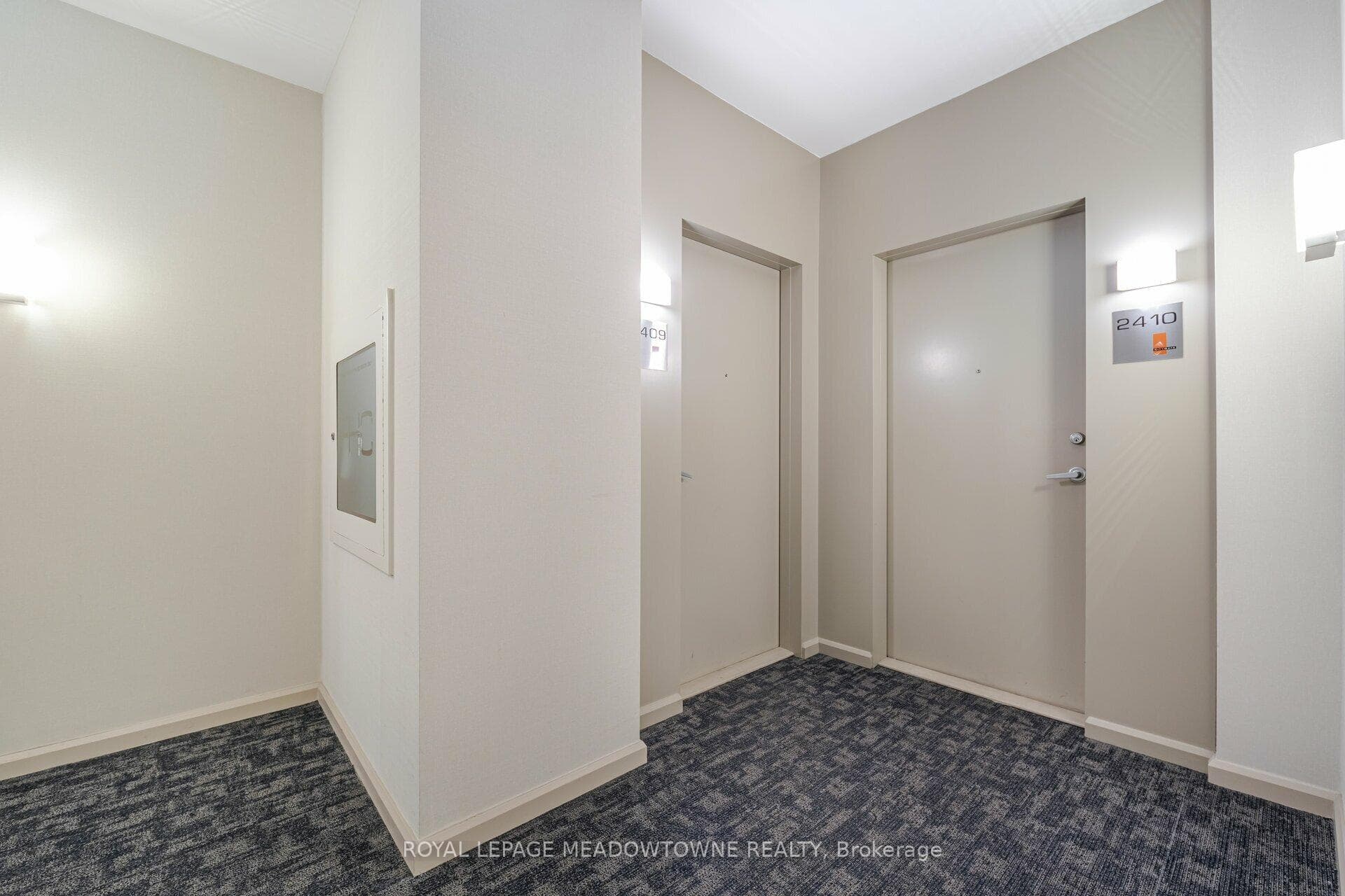 220 Burnhamthorpe Road Unit 2409 photo 4