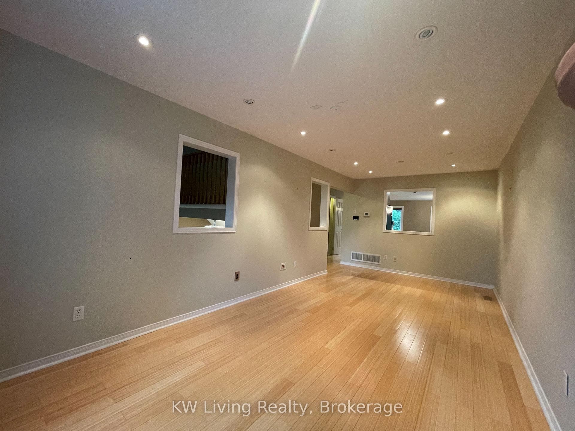 60 Coburg Crescent photo 6