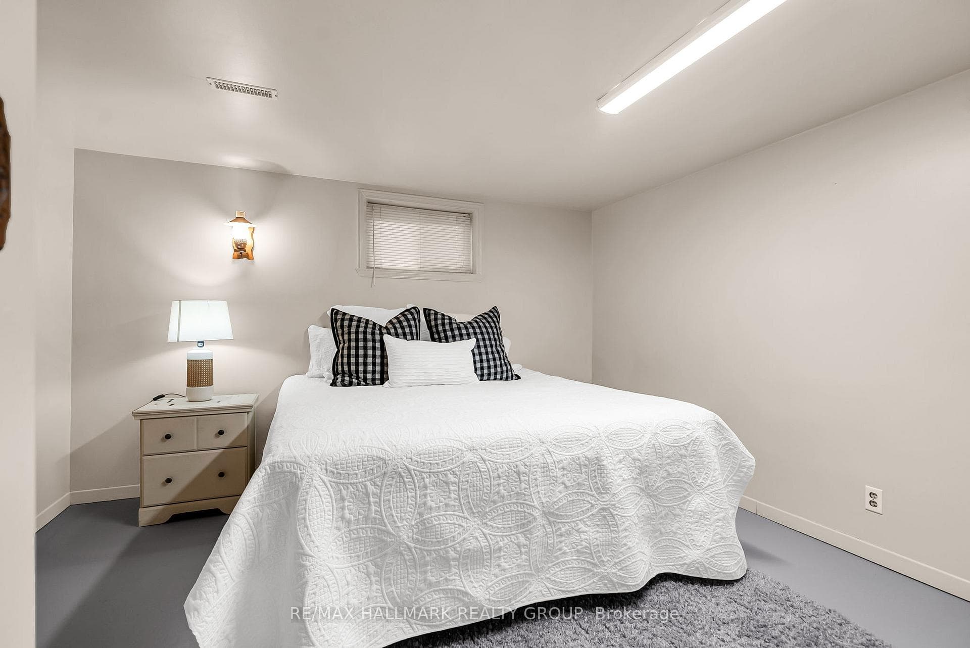 1407 Walton Street photo 32