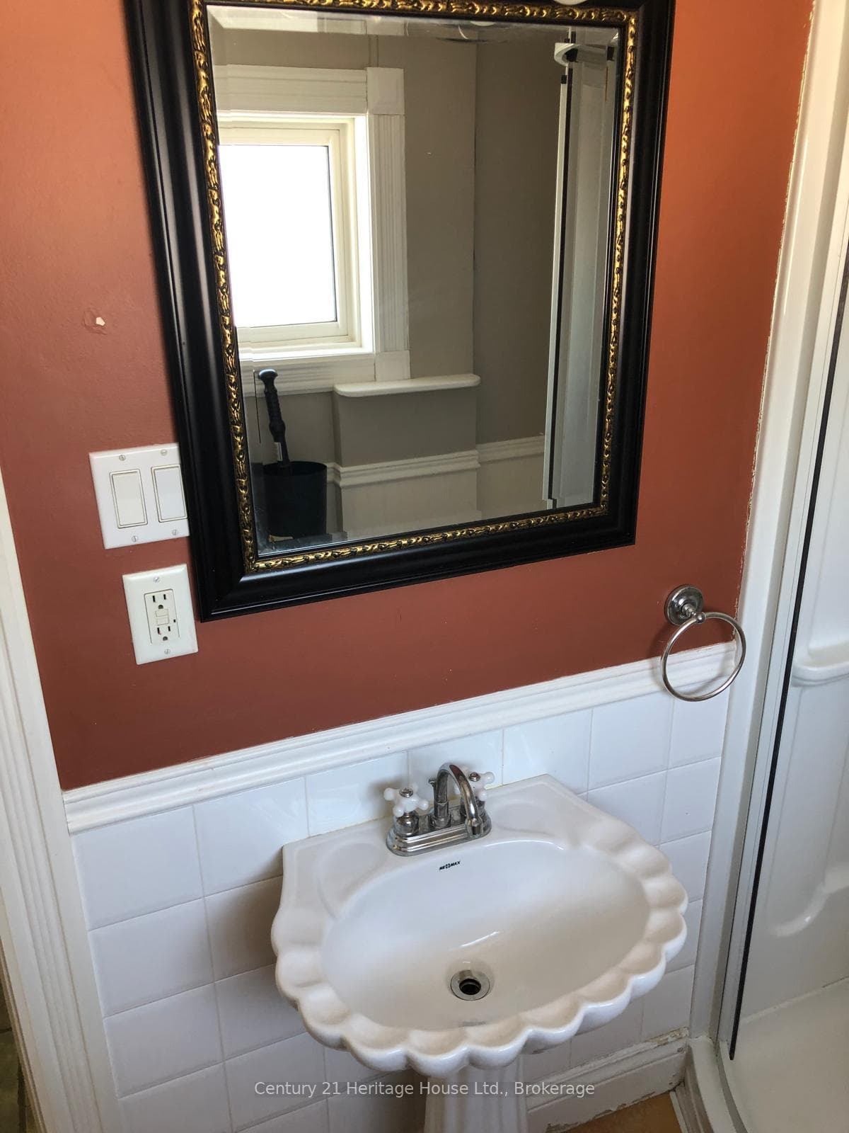 165 Margaret Avenue photo 18