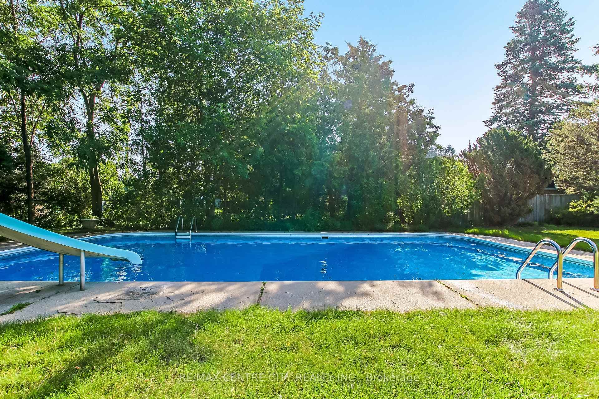 776 Headley Drive photo 4