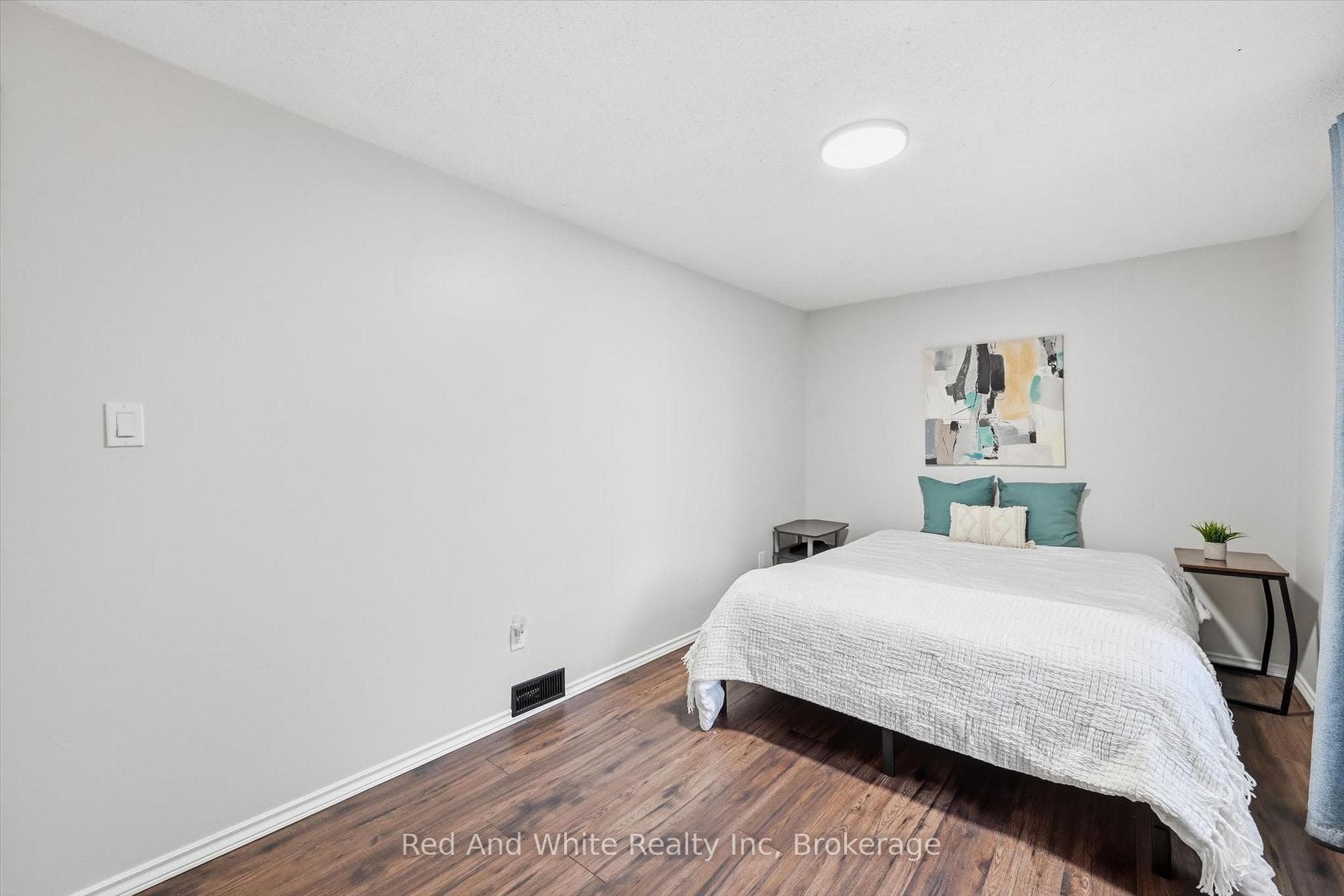 450 East 42nd Street photo 24