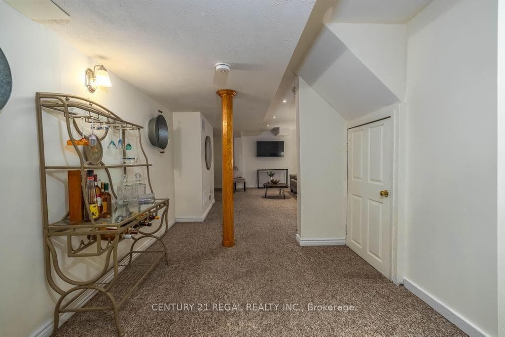 43 Waterton Crescent photo 30