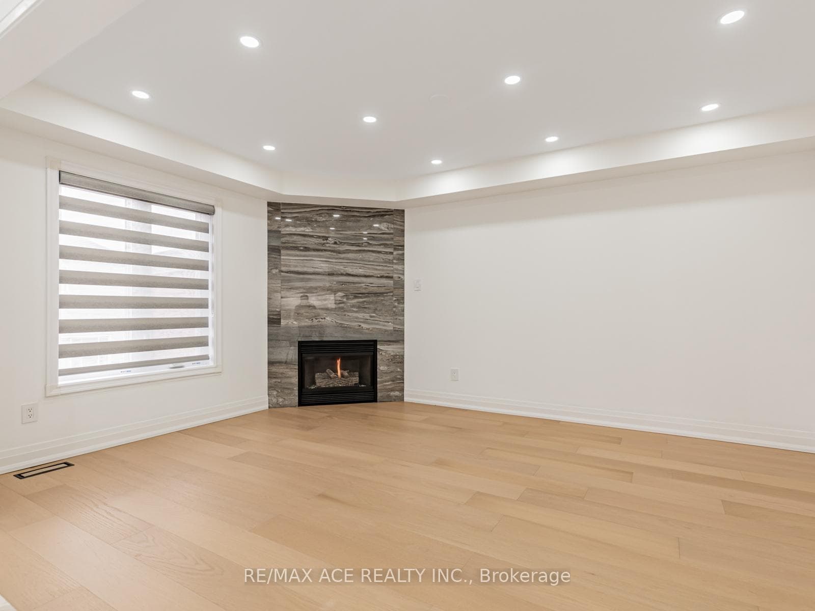 161 Doubtfire Crescent photo 13