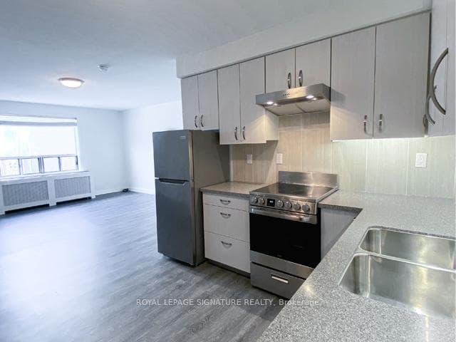 2798 Lakeshore Boulevard Unit 3 photo 3