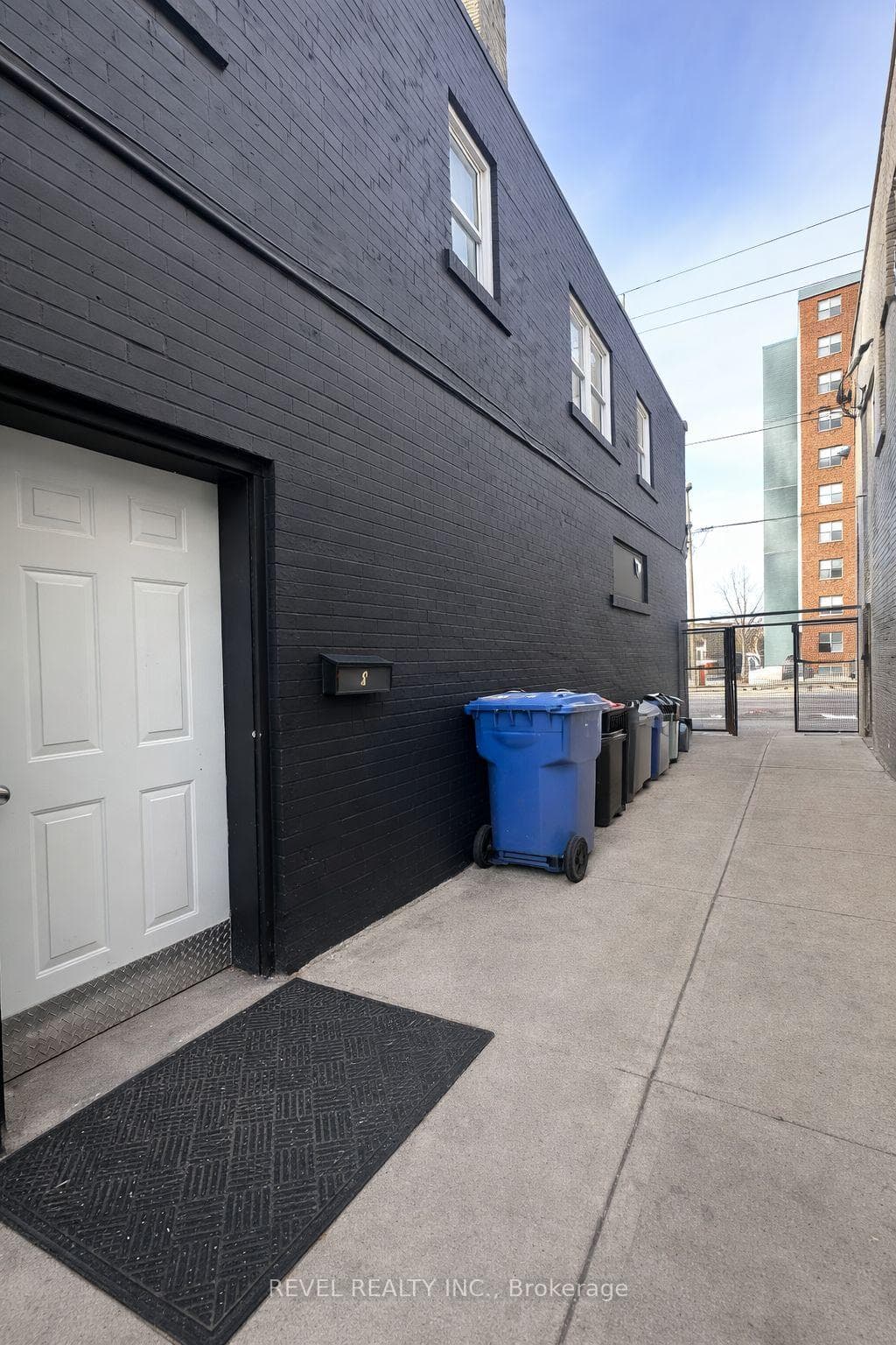 Private Entrance & Walkway to King St. (AI Assist)