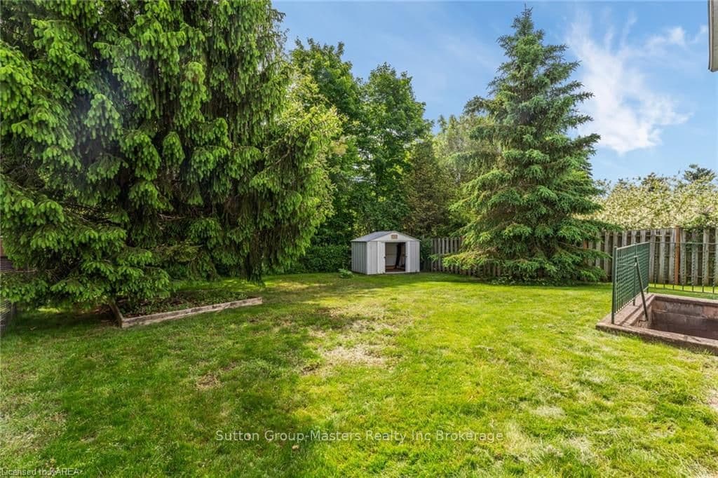 986 PINEWOOD Place photo 9
