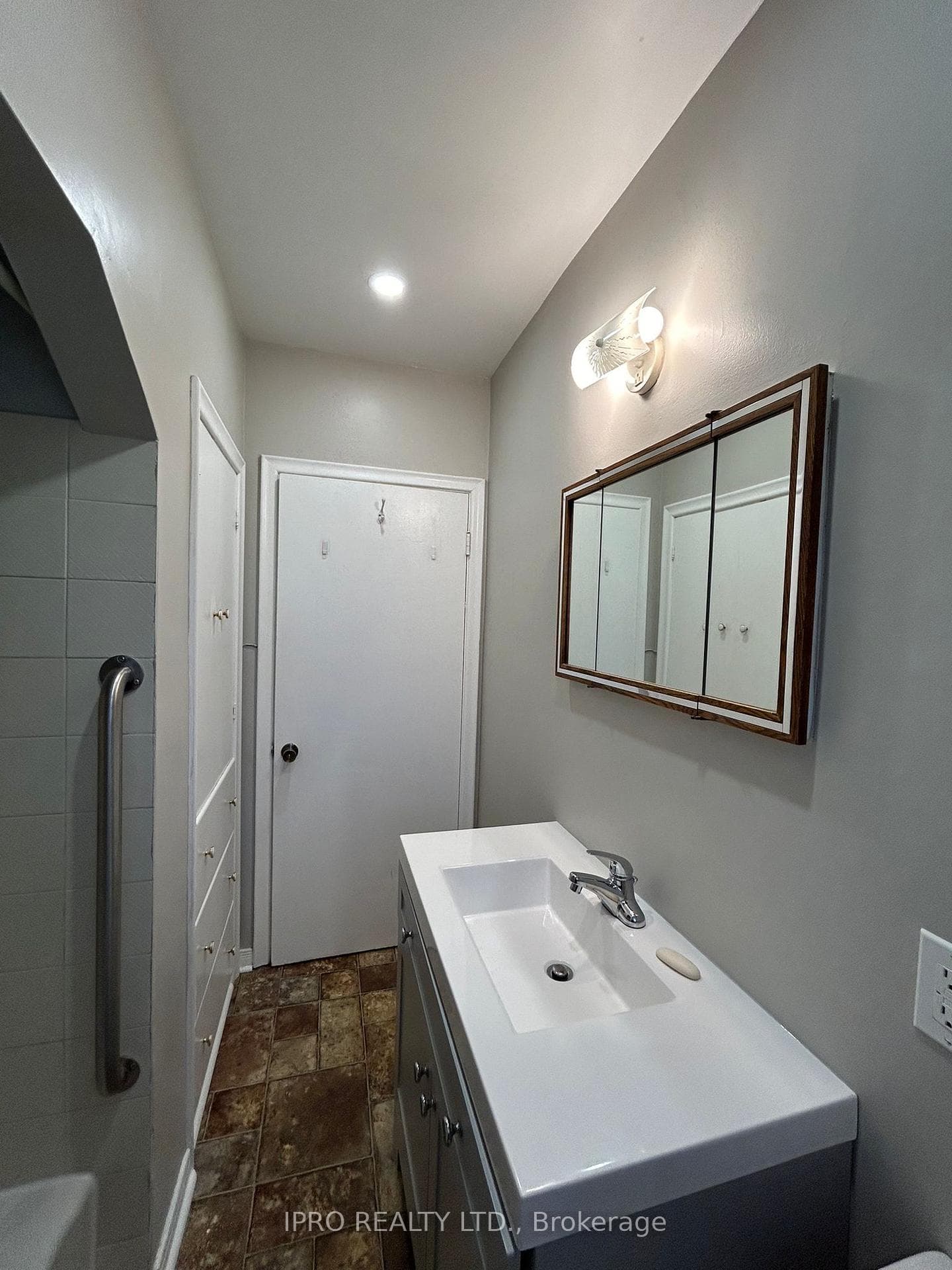 102 Ellis Avenue Unit MAIN photo 13