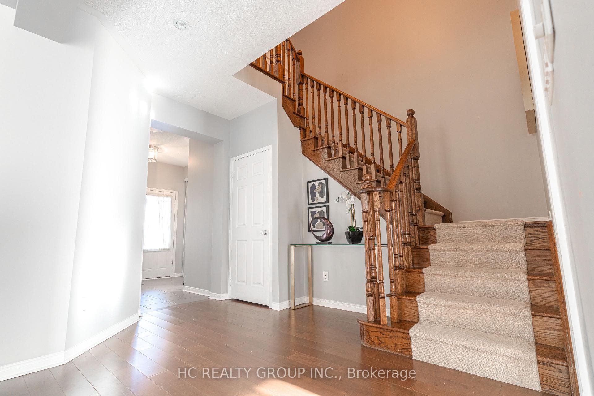 215 Armstrong Crescent photo 9