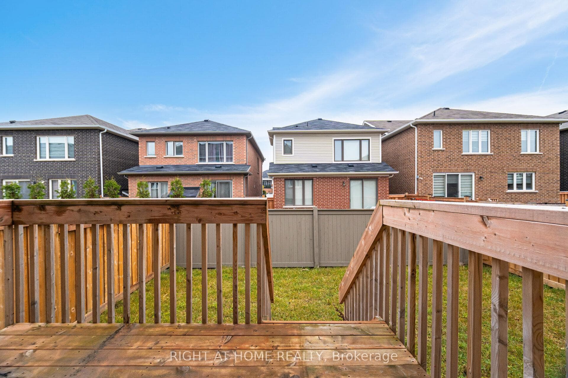 908 Sumac Gardens photo 39