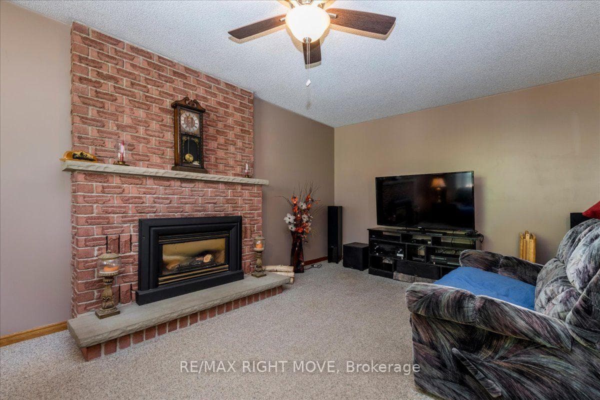 55 Laurentian Lane photo 13