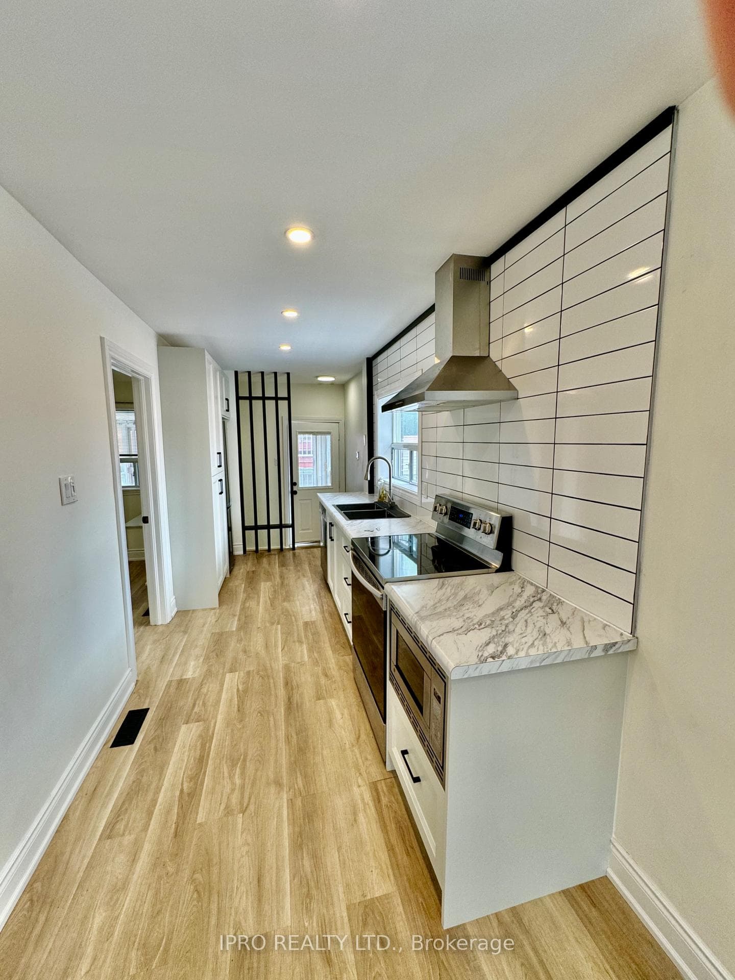 40 Sanderstead Avenue photo 7