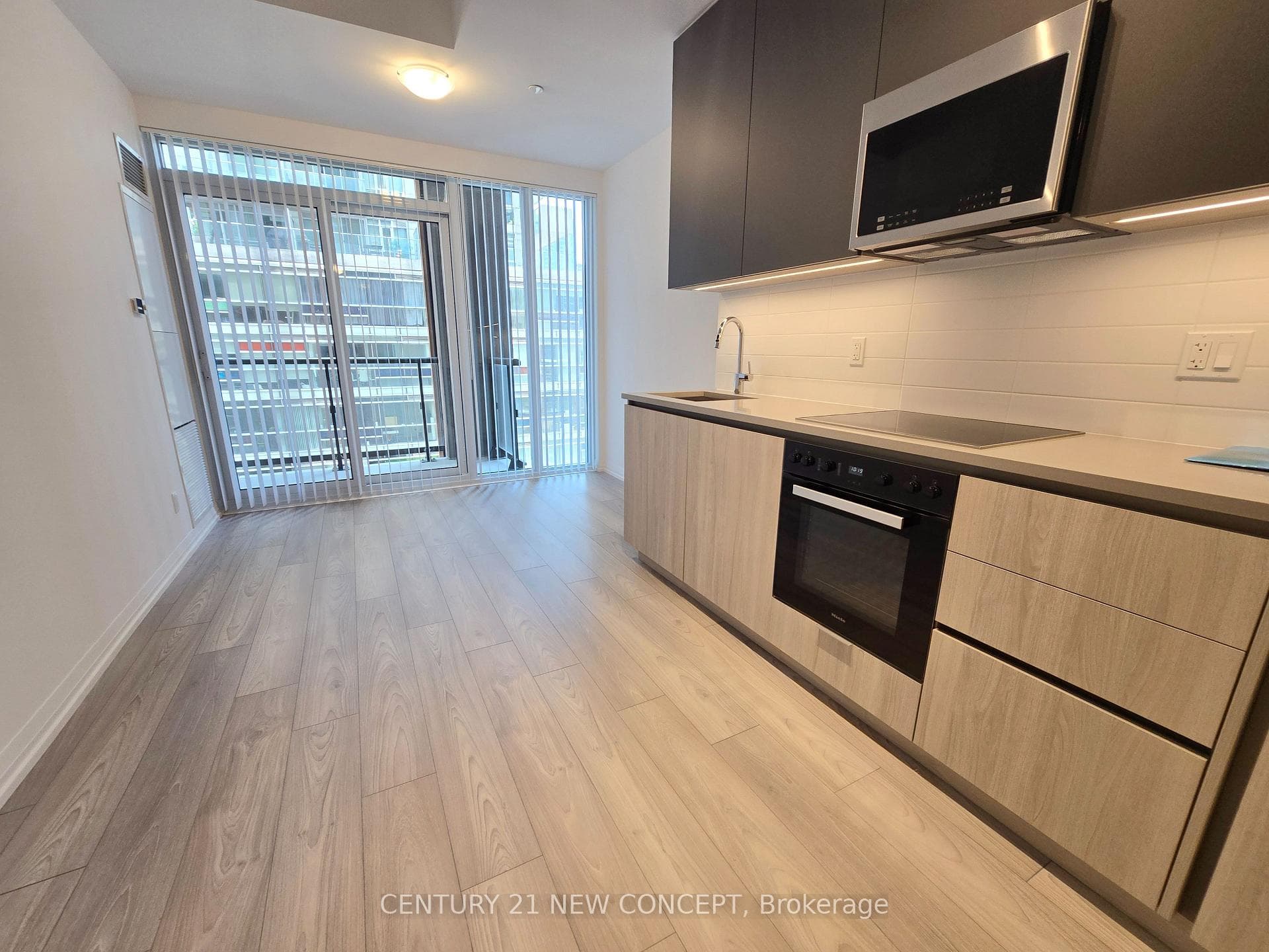 400 King Street Unit 721 photo 3