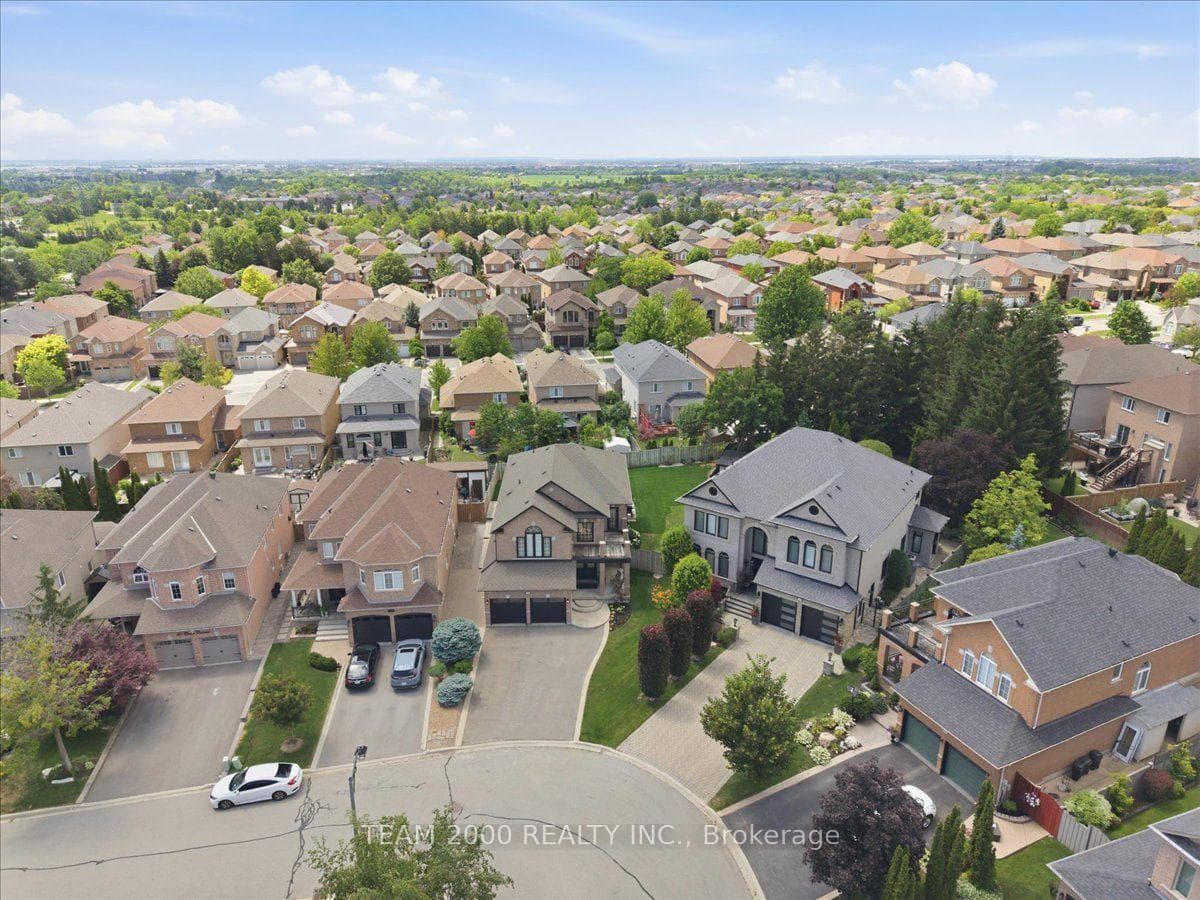 26 Crown Crescent photo 41