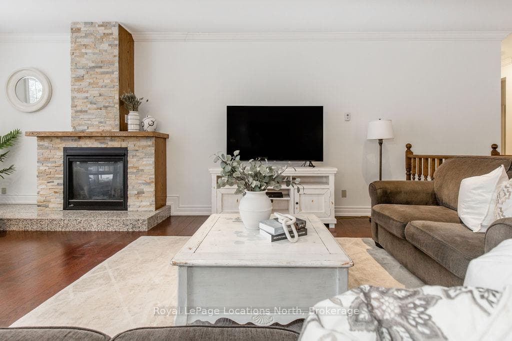 54 ROYAL BEECH Drive photo 24