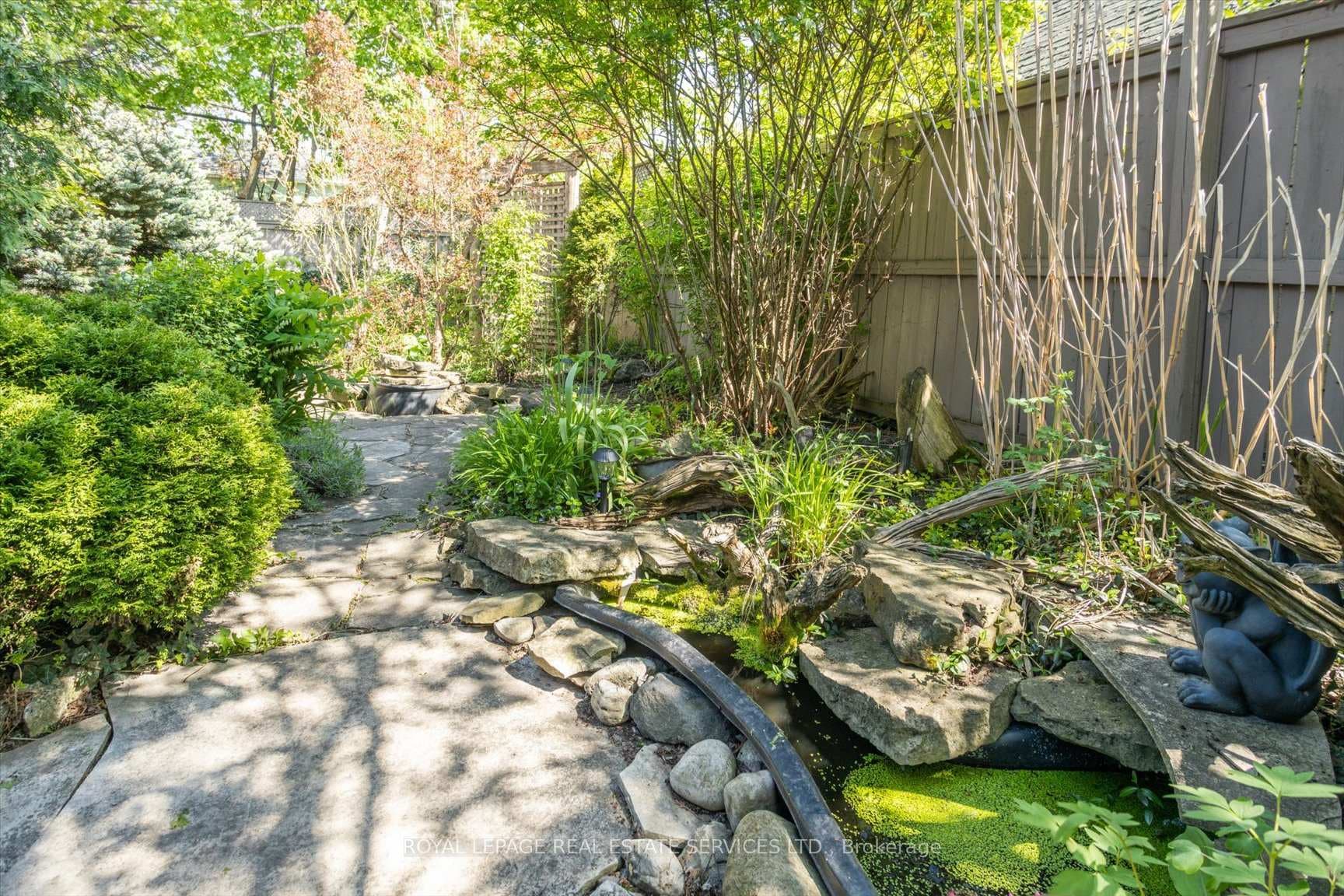 26 Houghton Avenue photo 23