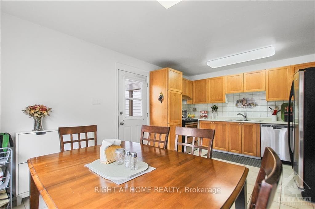 571 EASTVALE Drive photo 5