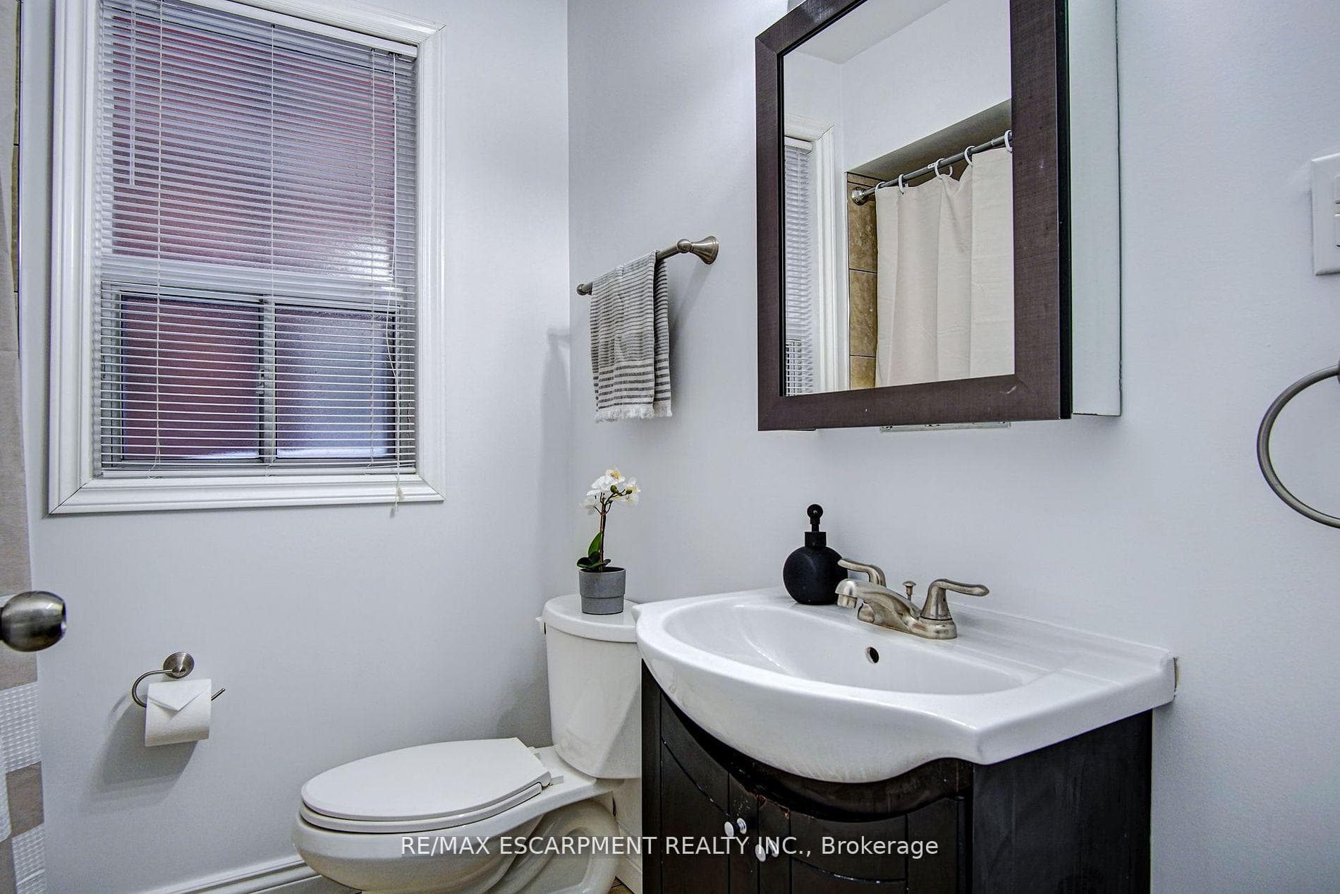 376 Lakeshore Road photo 15