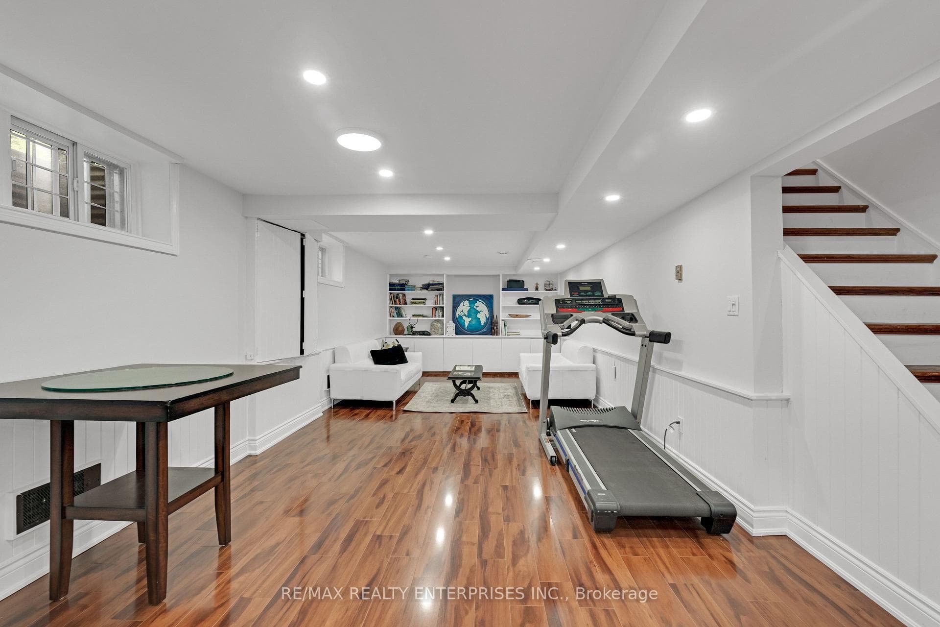 2084 Obeck Crescent photo 30