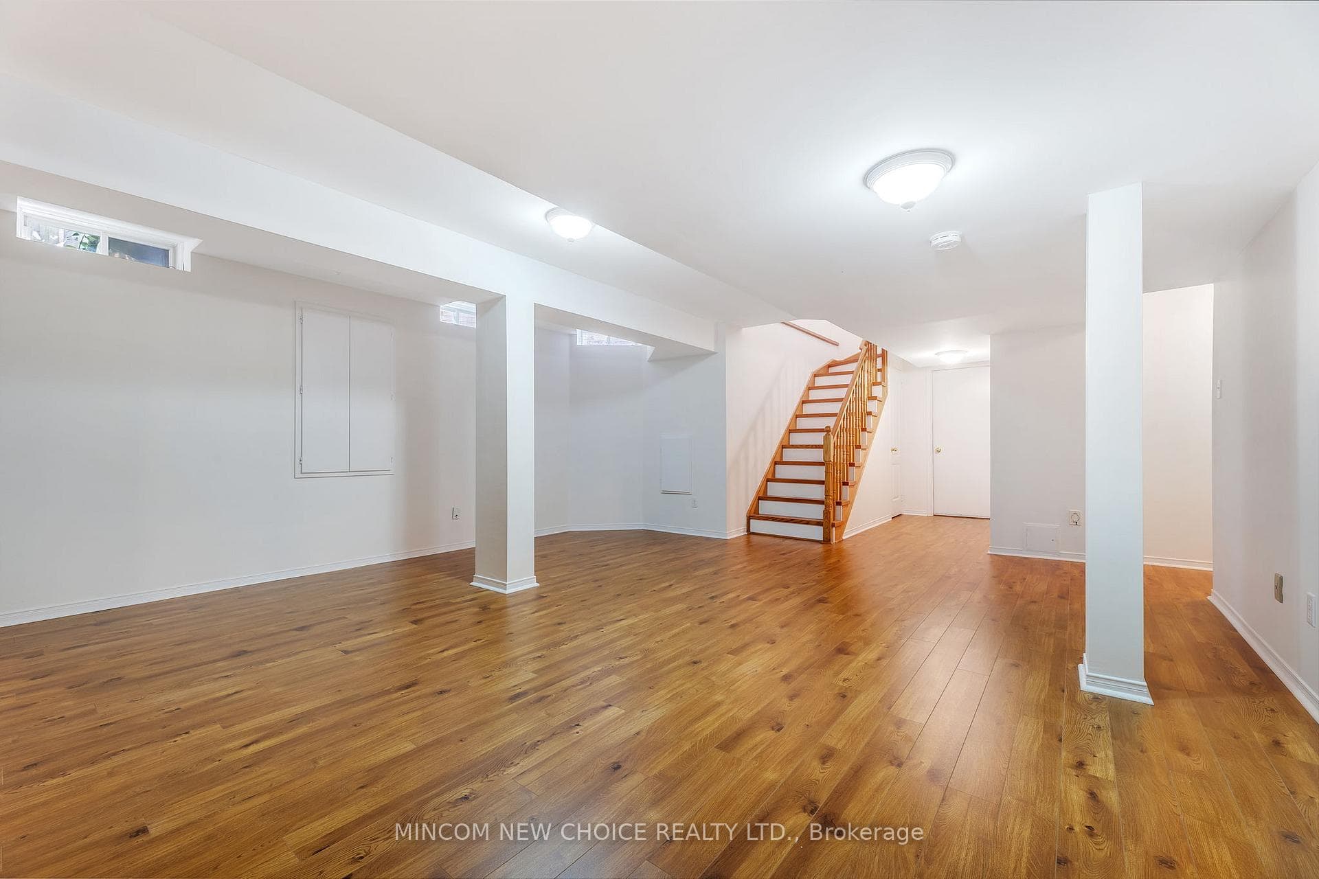 328 Mapleview Court photo 24