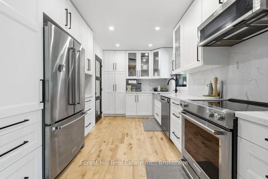 415 Wellington Street photo 5