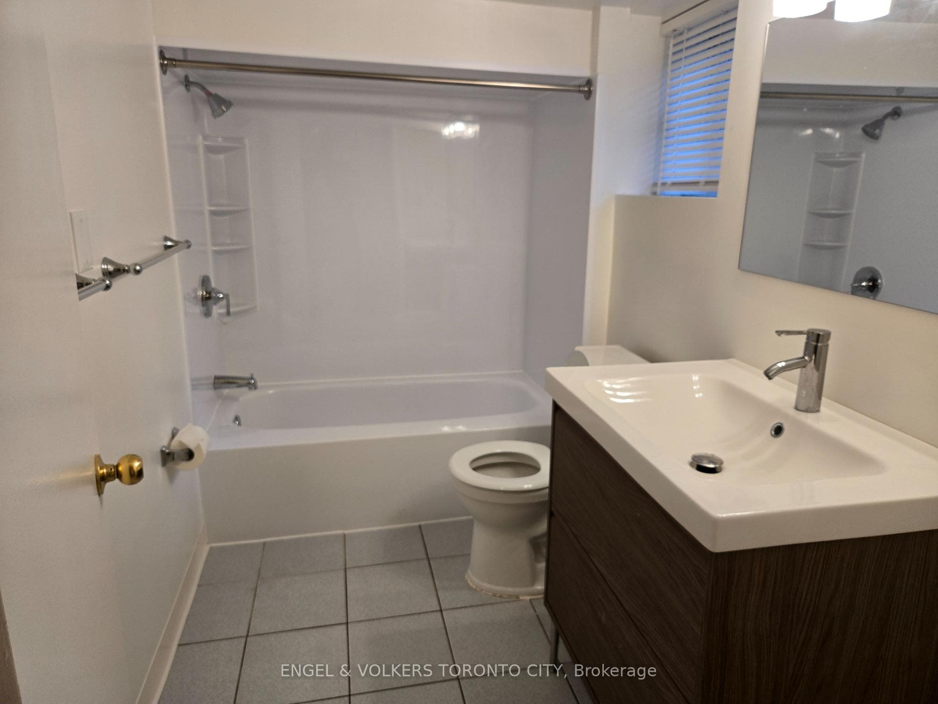 2012 Dundas Street Unit Basement photo 7