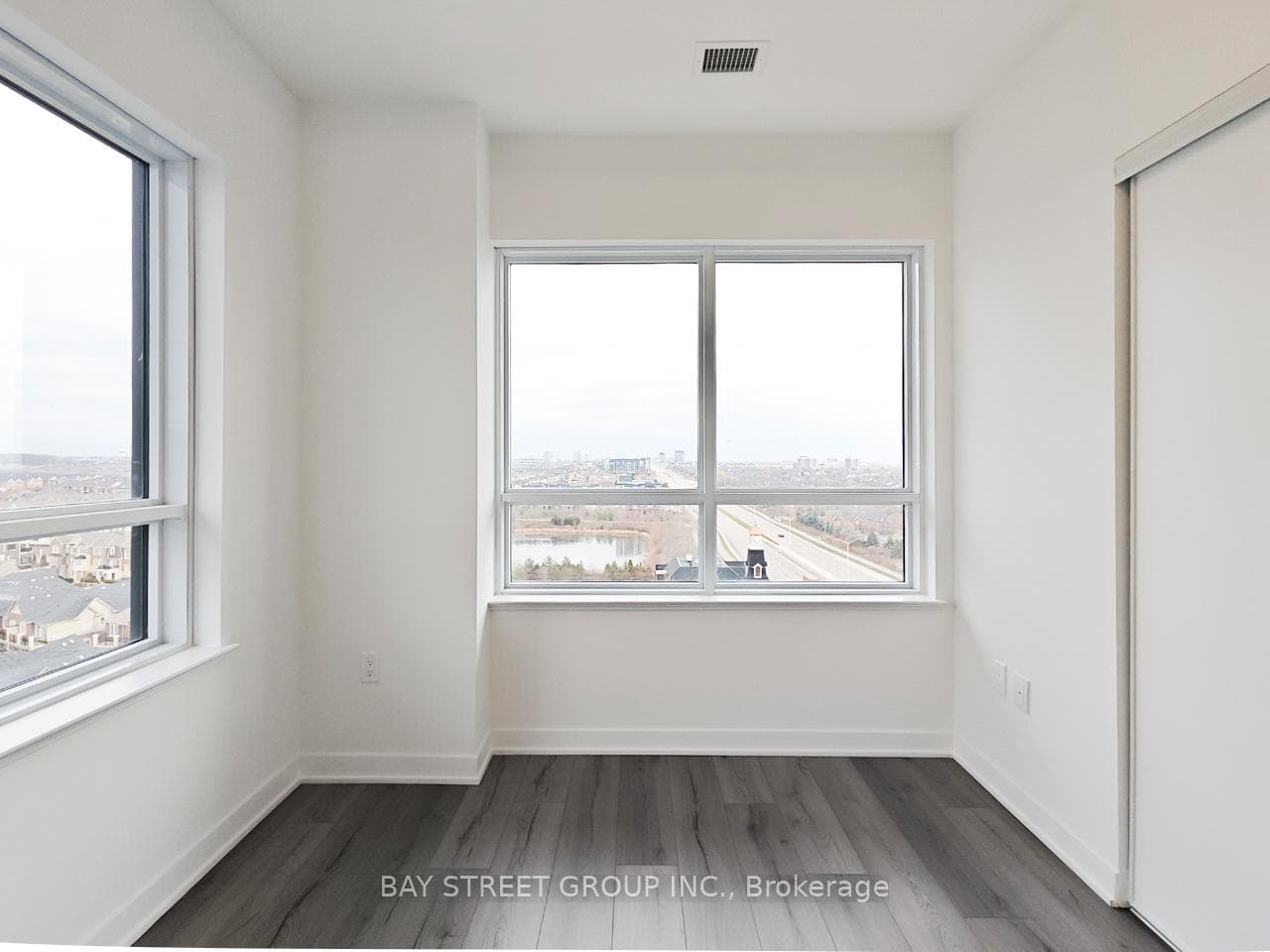 395 Dundas Street Unit PH07 photo 17