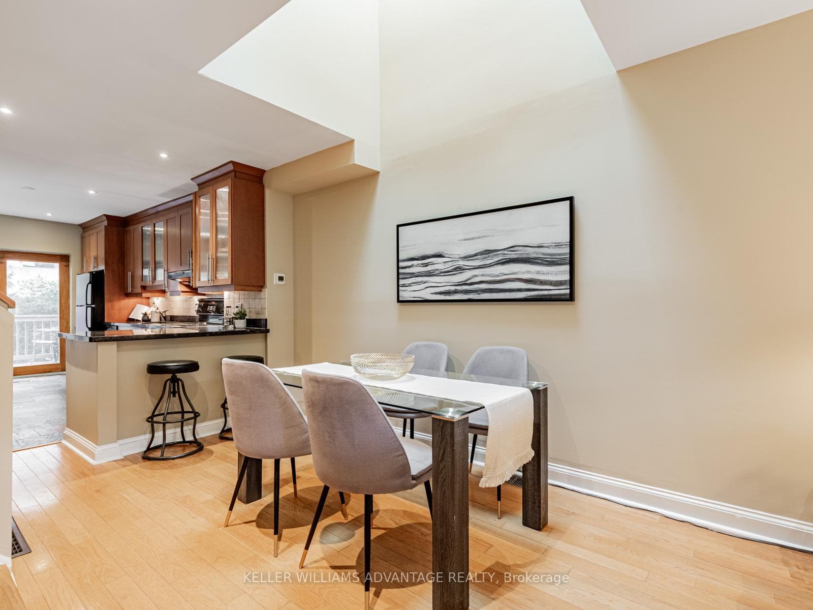 93 Gough Avenue photo 5