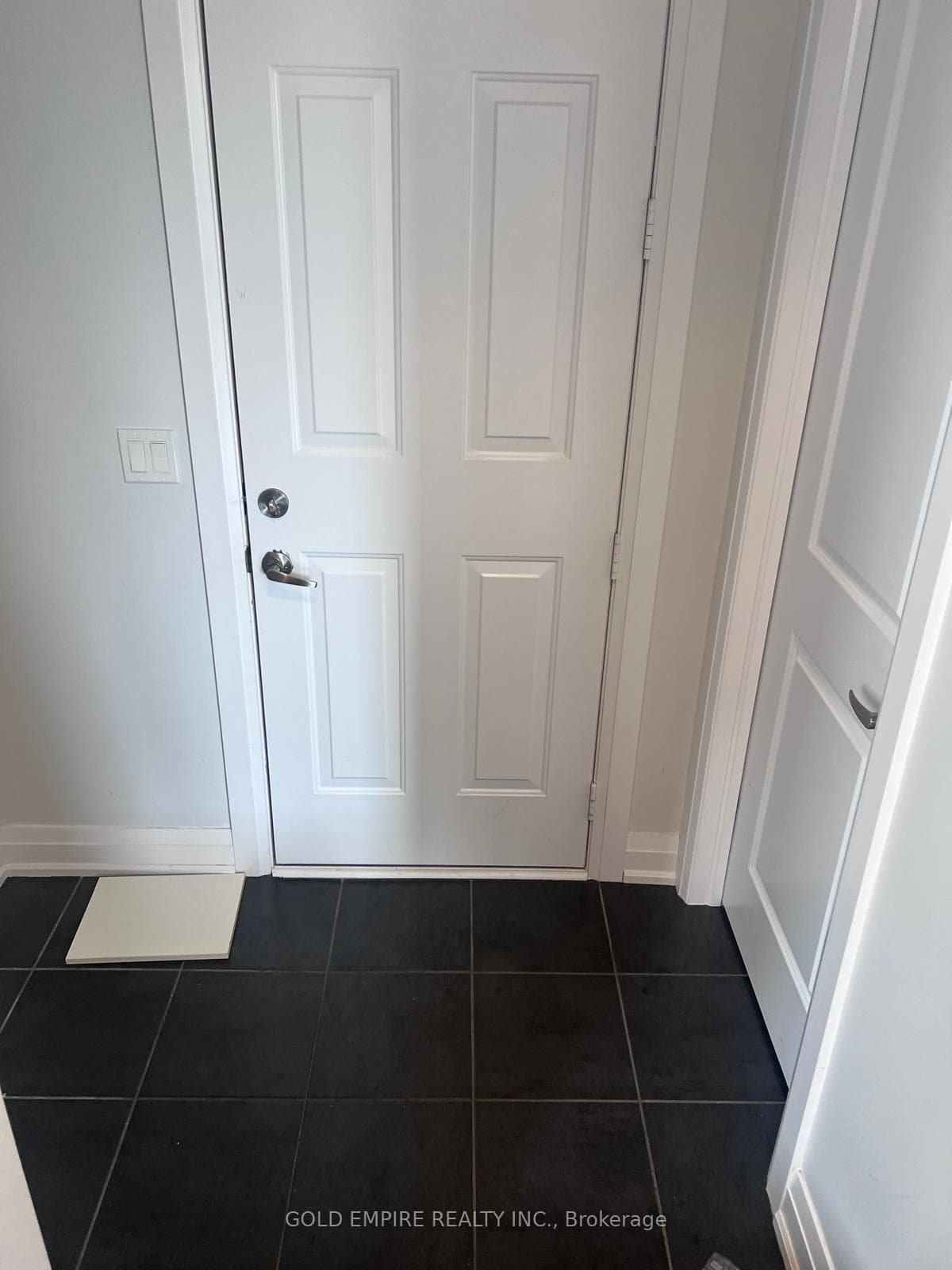 1067 EDINBURGH Drive photo 27