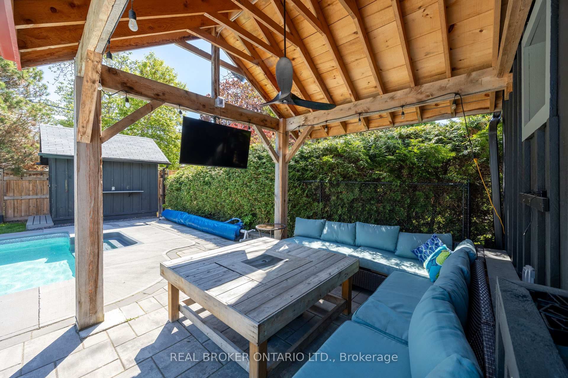 853 Masson Street photo 43