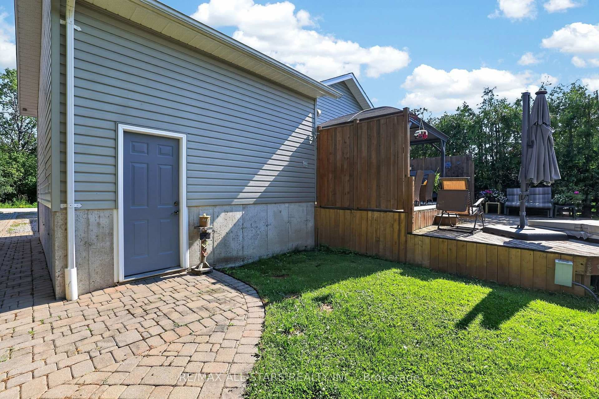 38 Evelyn Avenue photo 24