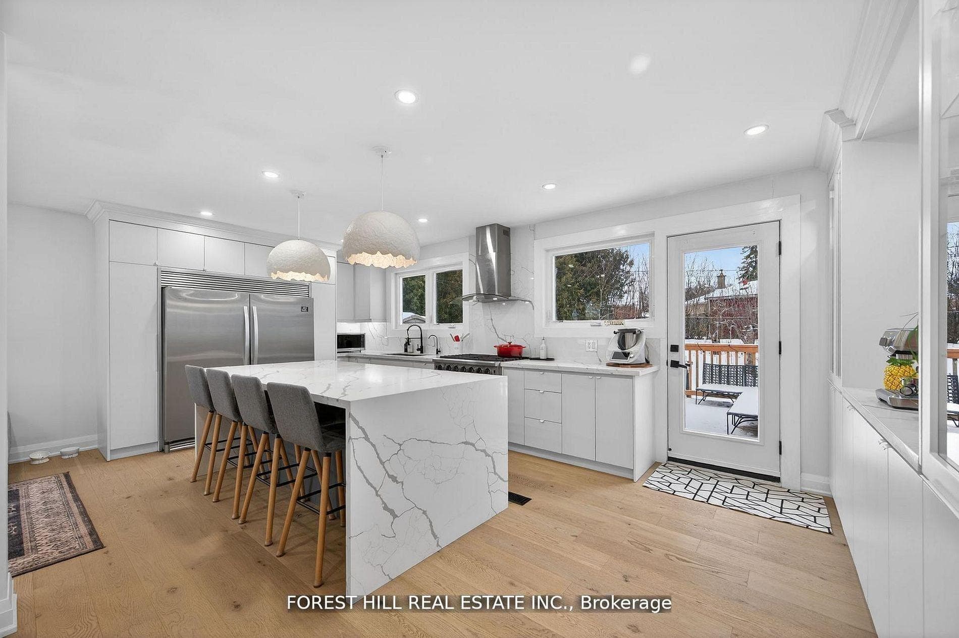 4 Holman Crescent photo 3