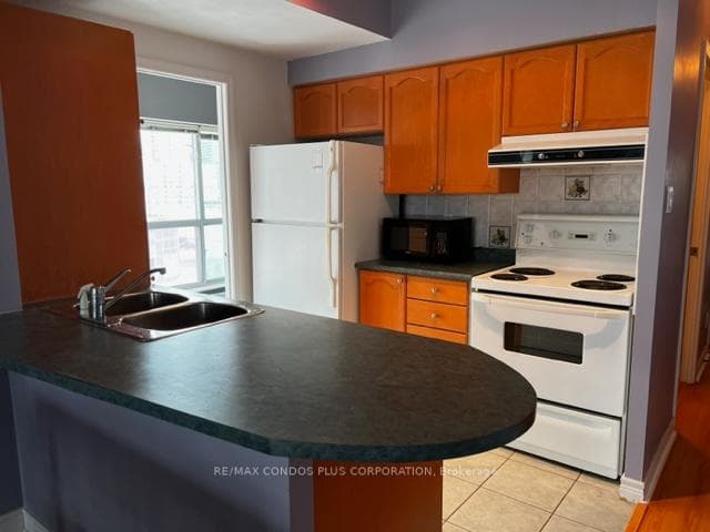 600 Queens Quay Unit 1002 photo 5