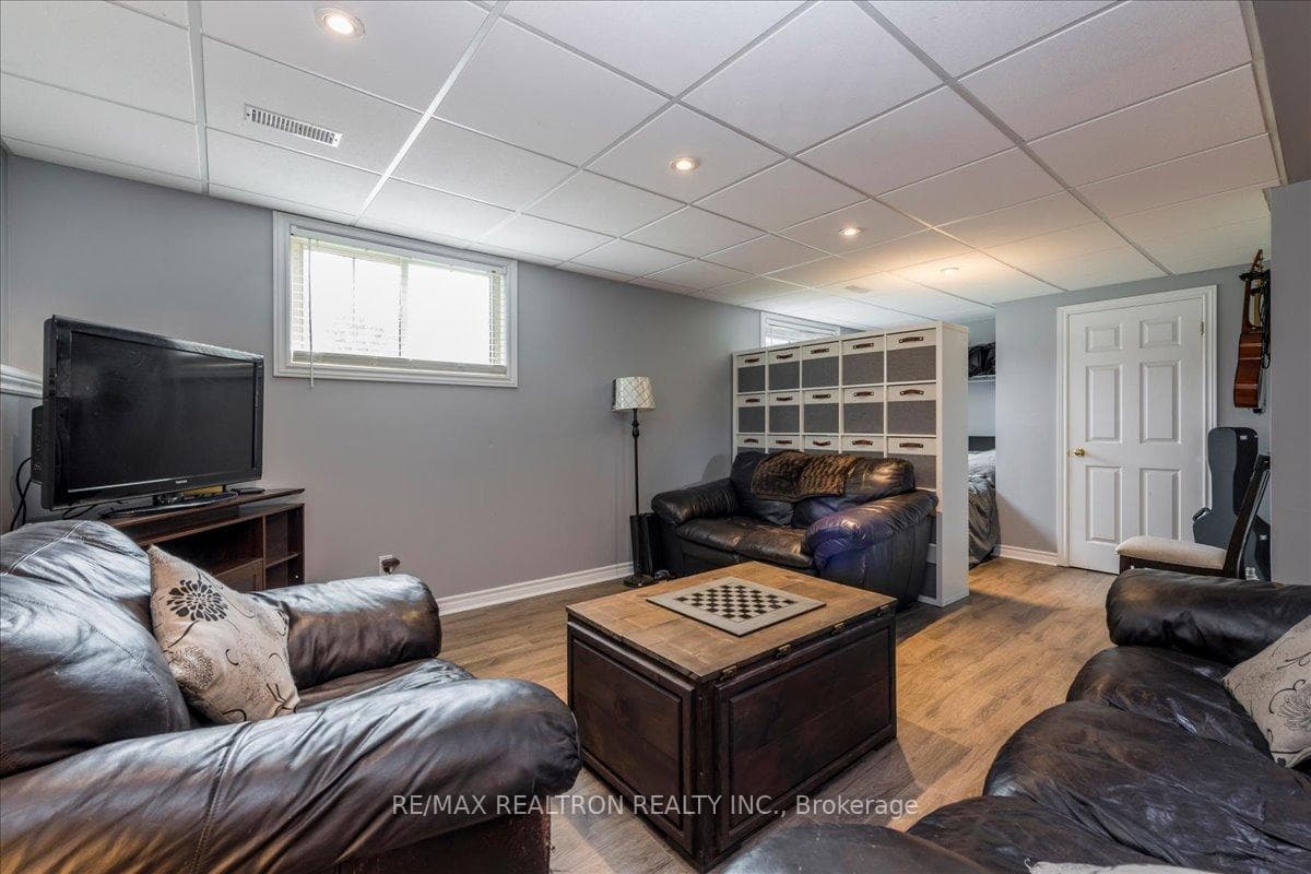 4 Templeton Drive photo 22
